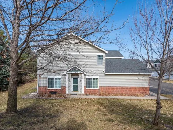 8010 Stratford CIR S, Shakopee, MN 55379