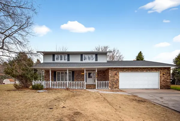 3525 Longfellow RD N, Fargo, ND 58102