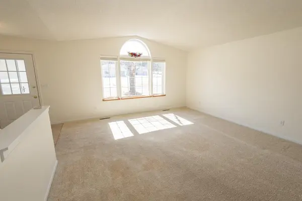 28 Carriage LN, Owatonna, MN 55060