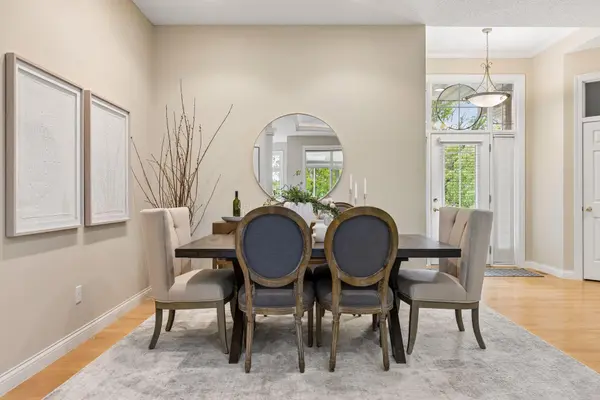10586 Estate DR, Eden Prairie, MN 55347