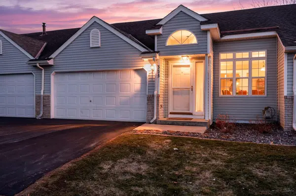 335 Creekside DR, Buffalo, MN 55313
