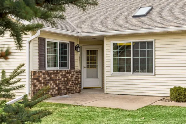 7638 Newbury RD, Woodbury, MN 55125