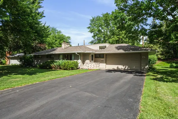 2000 Ordway ST, Golden Valley, MN 55422