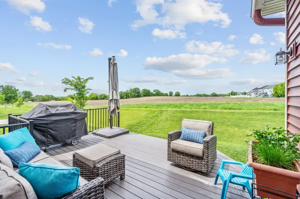 1578 Edgebrook LN, Carver, MN 55315