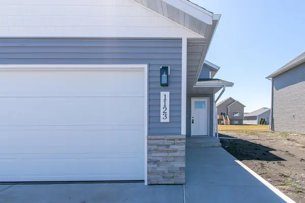 1123 Jill DR W, West Fargo, ND 58078