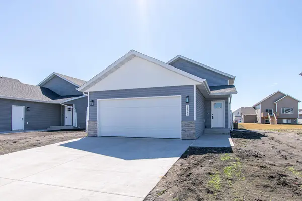 1123 Jill DR W, West Fargo, ND 58078