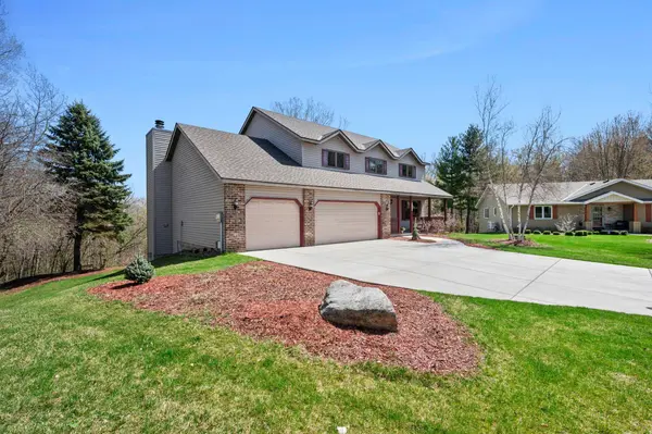 2664 Borden CT, Inver Grove Heights, MN 55076