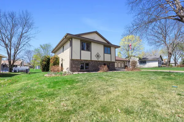 1286 Emerald LN, Shakopee, MN 55379