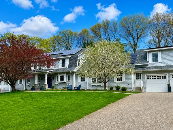 4236 Heathcote RD, Deephaven, MN 55391