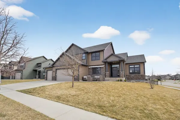 1998 Esther LN SW, Rochester, MN 55902