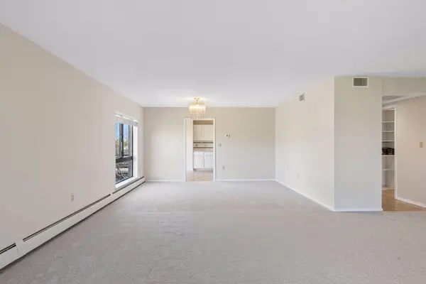 2221 Youngman AVE #501, Saint Paul, MN 55116