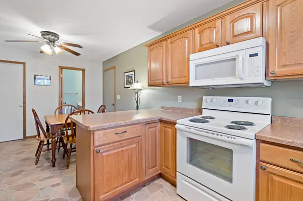 7570 15th Street LN N, Oakdale, MN 55128