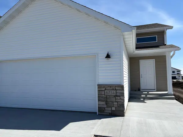 6734 Belding DR S, Fargo, ND 58104