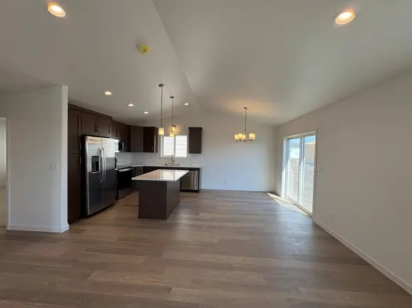 6734 Belding DR S, Fargo, ND 58104