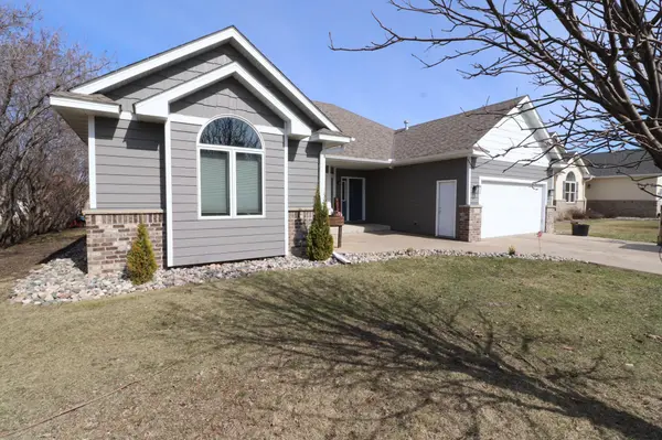 211 8th AVE NW, New Prague, MN 56071