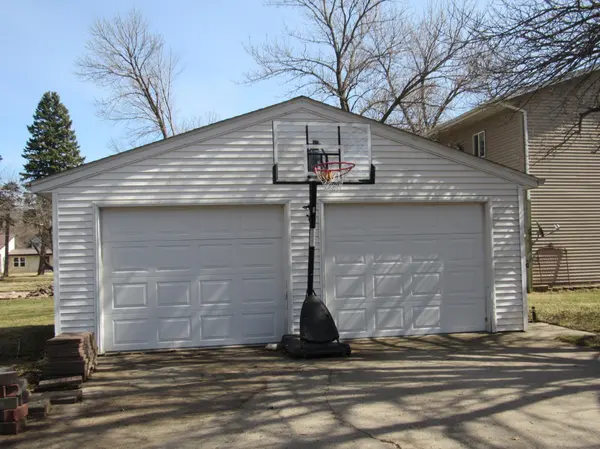 302 W 5th AVE, Lakefield, MN 56150