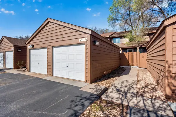 2457 Crestwood DR, North Saint Paul, MN 55109