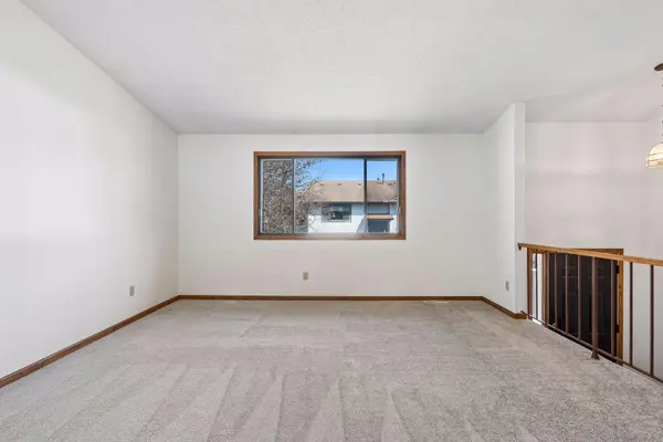 606 Donegal CIR, Shoreview, MN 55126