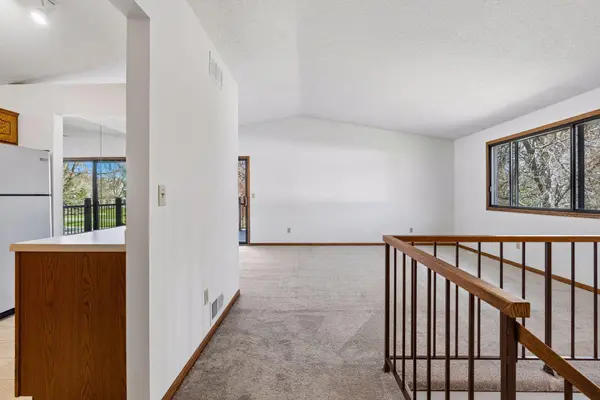 606 Donegal CIR, Shoreview, MN 55126