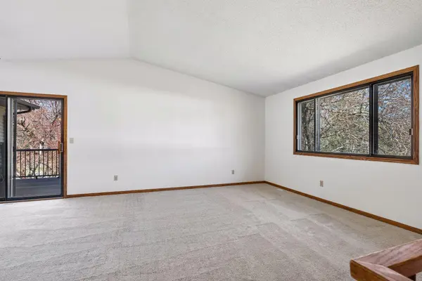 606 Donegal CIR, Shoreview, MN 55126
