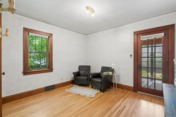 950 Hawthorne AVE E, Saint Paul, MN 55106