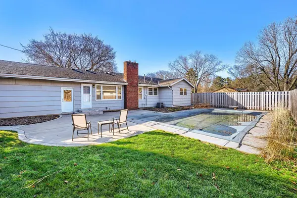 725 Pontiac PL, Mendota Heights, MN 55120