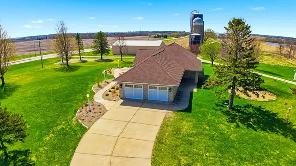 2068 Millersburg Blvd W, Dundas, MN 55019