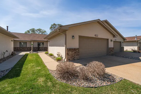 2334 Pinewood DR, Shakopee, MN 55379