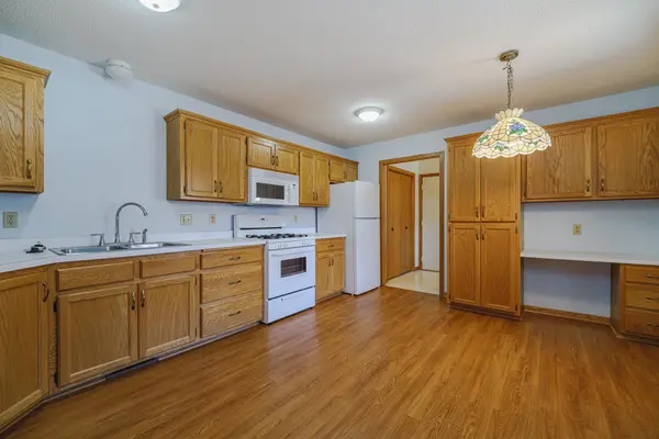 2334 Pinewood DR, Shakopee, MN 55379