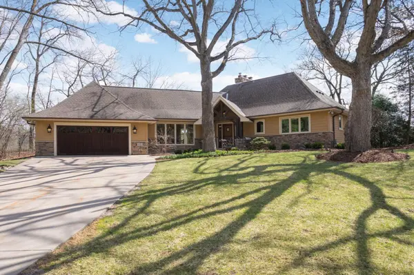 6801 Dakota TRL, Edina, MN 55439