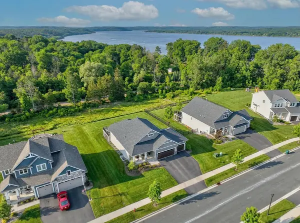 1446 Lee CIR, Hudson, WI 54016