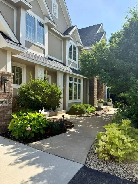 6815 Ruby LN, Chanhassen, MN 55317