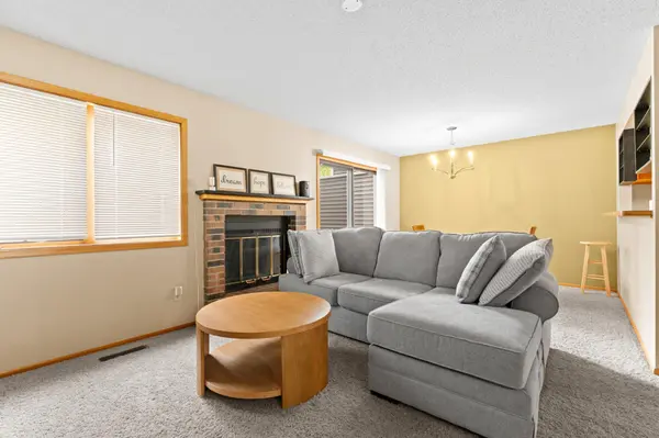 28 Elton Ridge CT NW, Rochester, MN 55901