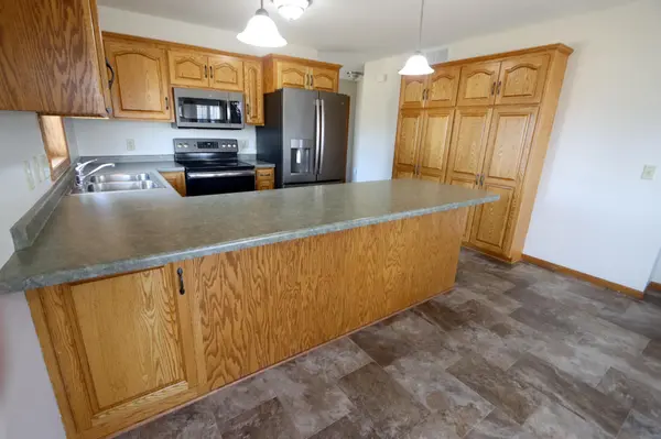 601 Cottonwood AVE N, Litchfield, MN 55355