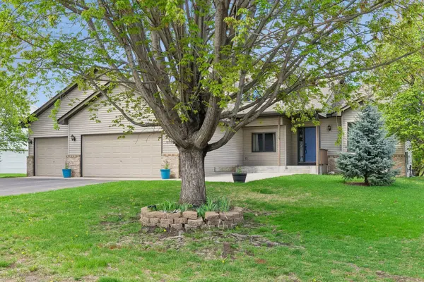 10916 Timberline DR N, Champlin, MN 55316