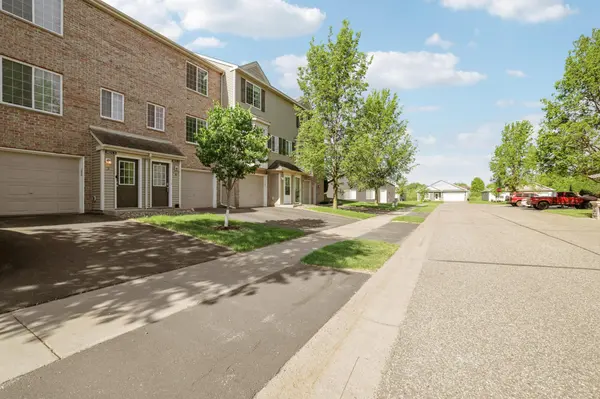 4821 Elm DR N #4, Hugo, MN 55038