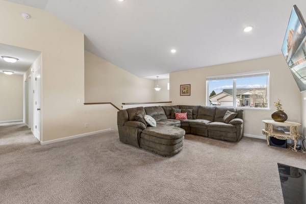 1192 Farmers LN, Belle Plaine, MN 56011