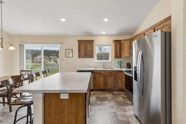1192 Farmers LN, Belle Plaine, MN 56011