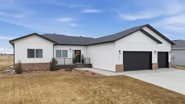 4810 Lilac DR, West Fargo, ND 58078