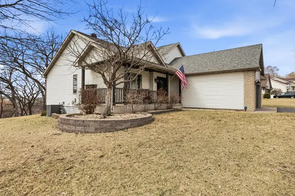 941 Oak Crest DR, Sauk Rapids, MN 56379