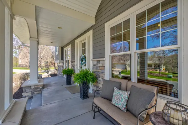 587 Lake Ridge DR, Shoreview, MN 55126