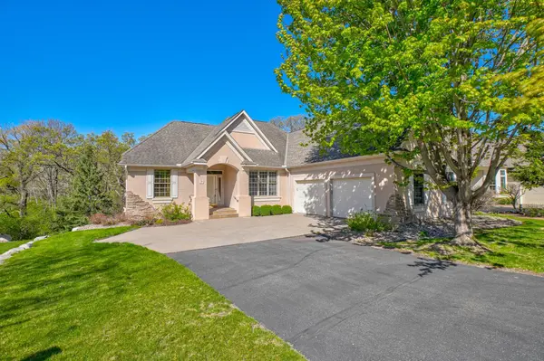 9 Knoll RD, North Oaks, MN 55127