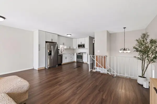 12238 Oak Leaf CIR, Burnsville, MN 55337