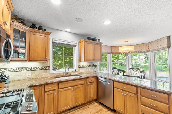 7021 Waterstone LN, Woodbury, MN 55125