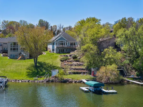 208 E Lake ST, Waconia, MN 55387