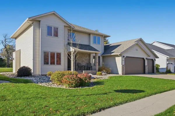 4213 S Rivershore DR, Moorhead, MN 56560