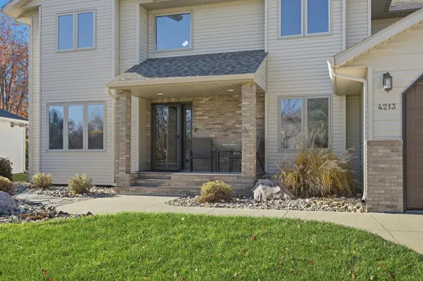 4213 S Rivershore DR, Moorhead, MN 56560