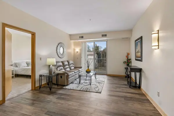 2900 University AVE SE #305, Minneapolis, MN 55414