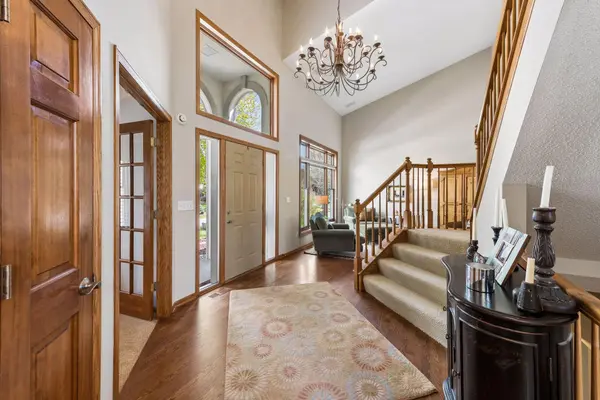 7492 Bent Bow TRL, Chanhassen, MN 55317