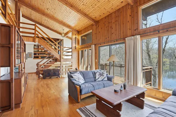 985 Cliff RD, Eagan, MN 55123
